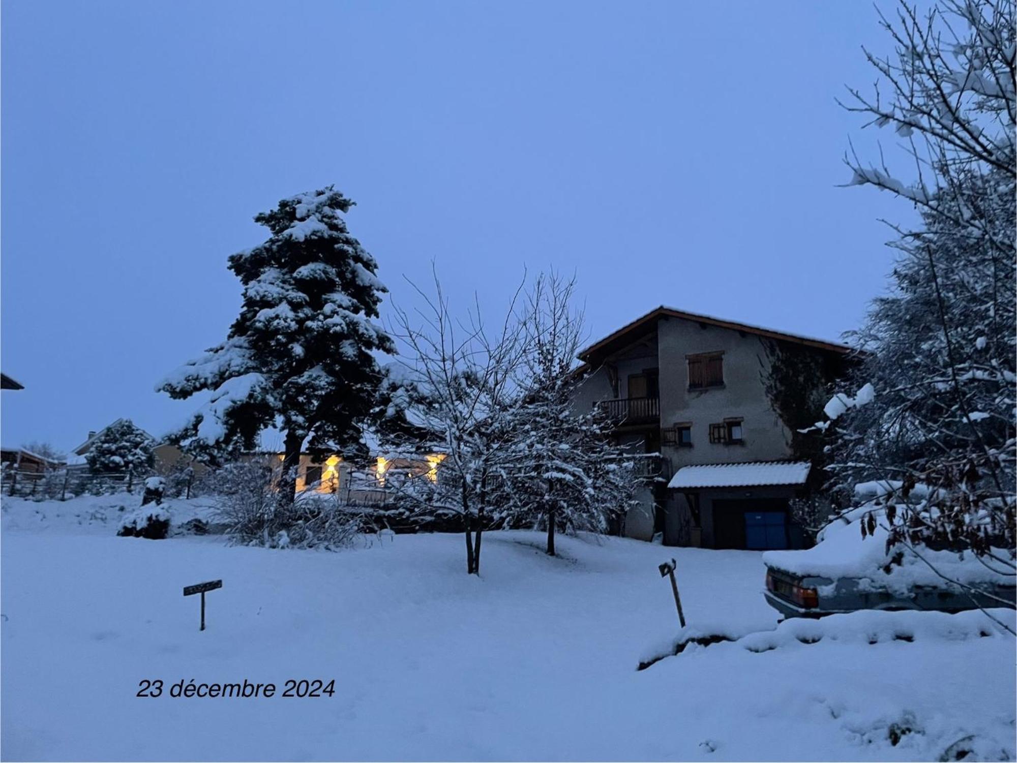 Appartement Dans Maison Brié-et-Angonnes Zewnętrze zdjęcie